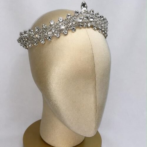 Tiara con varas de cadena y gota en el centro, plateada